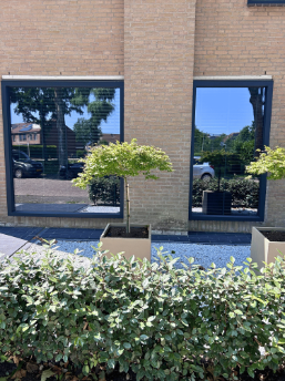 Kunststof raamkozijn met draaikiepraam in woning